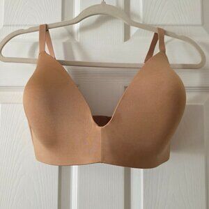 Skims Nude Beige Wireless Bra 38DD